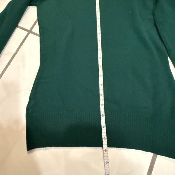EXCELENT CONDITION FRENCH CONNECTION HUNTER GREEN TURTLE NECK IN SMALL - Picture 2 of 6